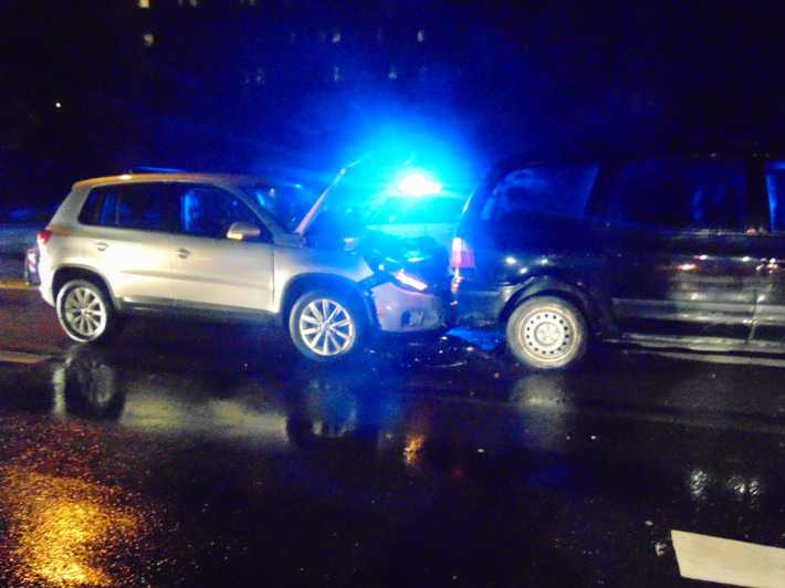 Bei dem Auffahrunfall am Dienstagabend in der Pariser Straße entstand Sachschaden in Höhe von mehreren tausend Euro.