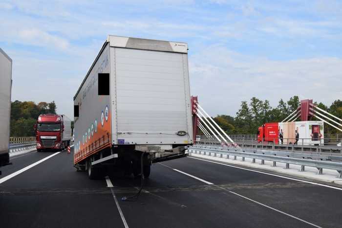 Der Fahrer bemerkte erst nach 2 km den Unfall