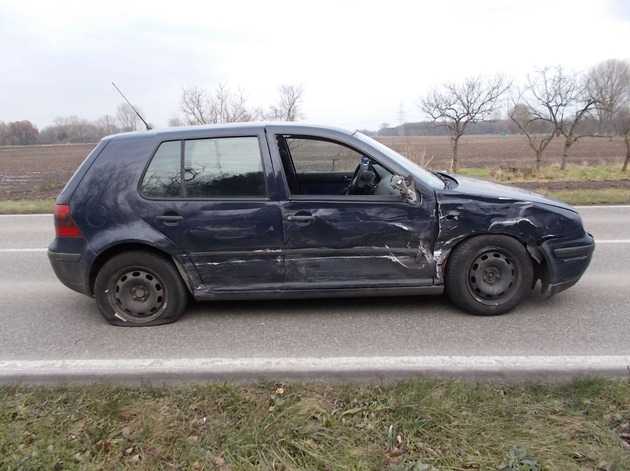 Der VW des 22-jährigen wurde bei dem Zusammenstoß stark beschädigt