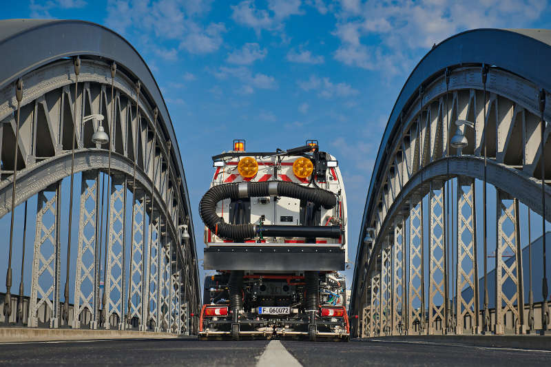 Fahrzeug zur Ölspurbeseitigung (Foto: FFR GmbH/Uwe Nölke)