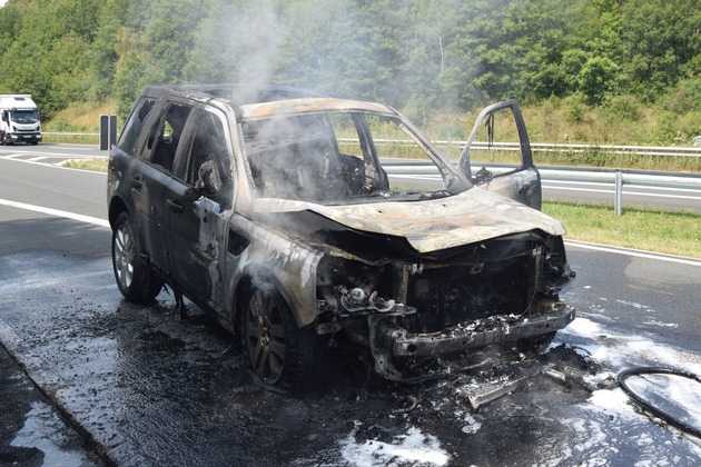 Der SUV brannte völlig aus