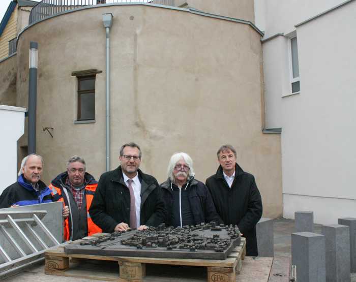 Blindentastmodell1 - Foto: Stadt Bingen Die Stele mit der Hildegardiskirche