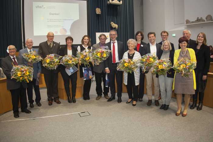 Kursleiterehrung Gruppenfoto - Quelle: Verband der Volkshochschulen von Rheinland-Pfalz e.V.