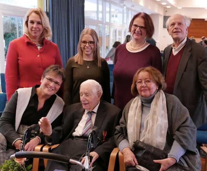 Stephanie Otto, Heinz Hesdörffer, Helga Baumann (vorne sitzend). Dr. Heike Kaster-Meurer, Larissa Gebhard Dr. Anette Esser, Ekkehard Lagoda und Helga Baumann.) Foto: Stadt Bad Kreuznach