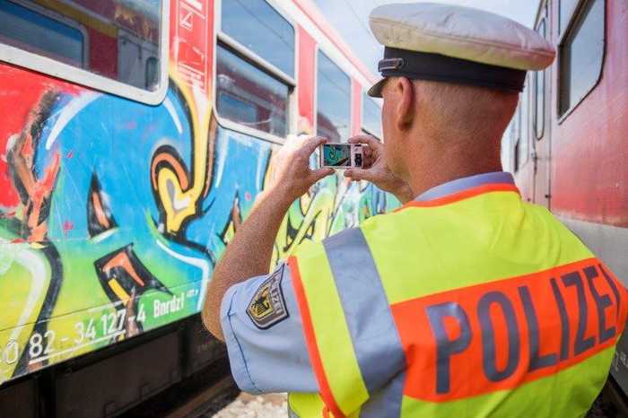 Bundespolizei_Graffiti-am-Zug_Symbolbild