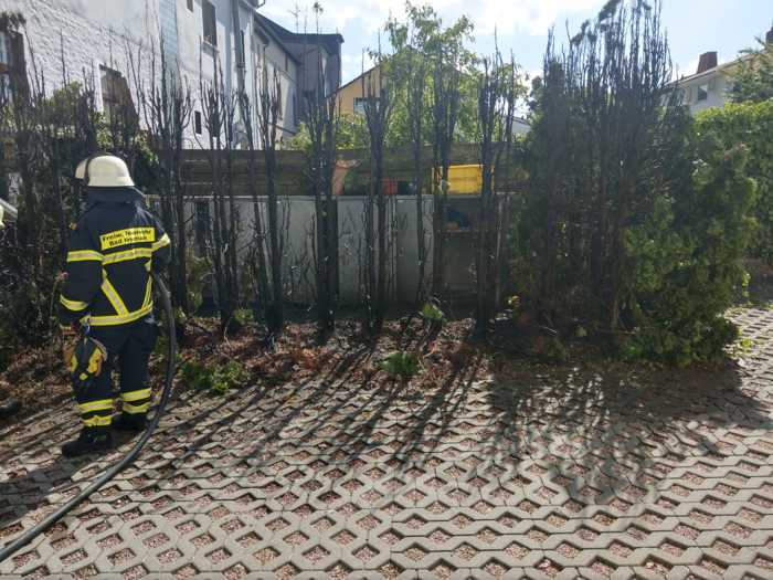 Heckenbrand in Bad Münster © Feuerwehr Bad Kreuznach