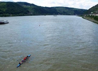 Ein Ruderboot bei "All You Can Row 2016" auf dem Rhein (Foto: Steffen Voigt)