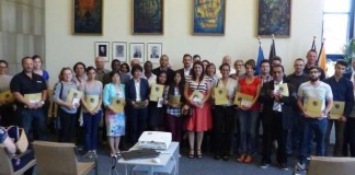 Die eingebürgerten Personen mit Landrat Clemens Körner (3.v.r.) (Foto: Kreisverwaltung Rhein-Pfalz-Kreis)