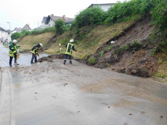 Unwettereinsatz der Feuerwehr Weinheim (Foto: Sven Weygoldt Feuerwehr Rippenweier)