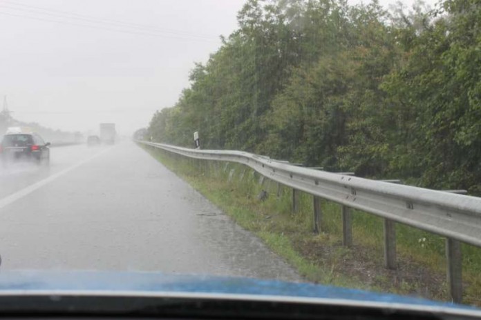 Verbogene Leitplanke (Foto: Polizeidirektion Kaiserslautern)