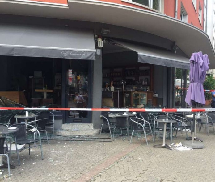 In diesem Café kam es zu einer Verpuffung (Foto: Feuerwehr Frankfurt am Main)