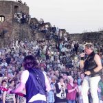 THE QUEEN KINGS beim Neuleininger Burgsommer (Foto: Helmut Dell)