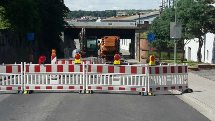 Baustelle wegen eines Straßeneinbruchs in der Kantstraße (Foto: Metropolnews)