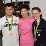 LSB Präsidentin Karin Augustin mit Bronzemedalliengewinner Denis Kudla und Miriam Welte (Foto: Helmut Dell)