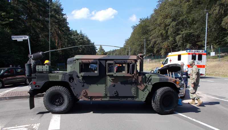 Ein Stop-Schild nicht beachtet hat am Mittwoch in der Mannheimer Straße der Fahrer eines Militärfahrzeugs.