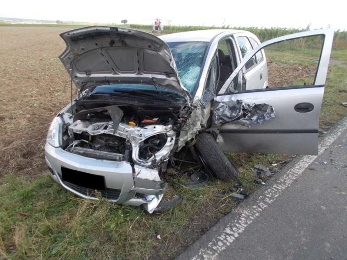 Eines der unfallbeteiligten Fahrzeuge (Foto: Polizei)