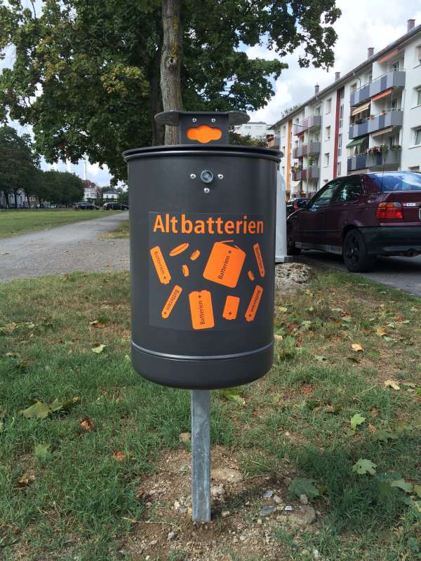 Im Karlsruher Stadtgebiet stehen jetzt insgesamt 342 Batteriebehälter in neuem Design. (Foto: Stadt Karlsruhe)