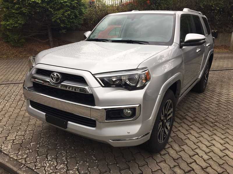 Unbekannte haben es in der Nacht zum Montag in der Kaiserstraße auf einen nagelneuen Toyota 4Runner abgesehen. Die Polizei sucht Zeugen. (privates Originalfoto)