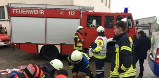 Feuerwehr, Jugendfeuerwehr und Rettungsdienst arbeiten Hand in Hand (Foto: Stadtverwaltung Neustadt)