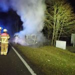 Das Fahrzeug brannte aus (Foto: Polizei)