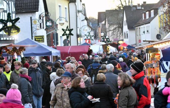 Der zweitgrößte Stadteil-Weihnachtsmarkt in Frankfurt (Foto: Rainer Rüffer)