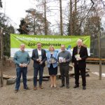 Peter Buchert (DGHT), Zooderzernent Rudi Klemm, Zooschulleiterin Dr. Gudrun Hollstein, Zoodirektor Dr. Jens-Ove Heckel und Sanitätsrat Dr. Helmuth Back (1. Vorsitzender Freundeskreis des Landauer Tiergartens e.V.) (v.l.) stellten am 30. Januar das Zoo-Jahresprogramm vor. (Foto: Zoo Landau)