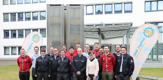 Gruppenbild der Jugendbetreuer vor der THW-Leitung in Bonn (Foto: THW)