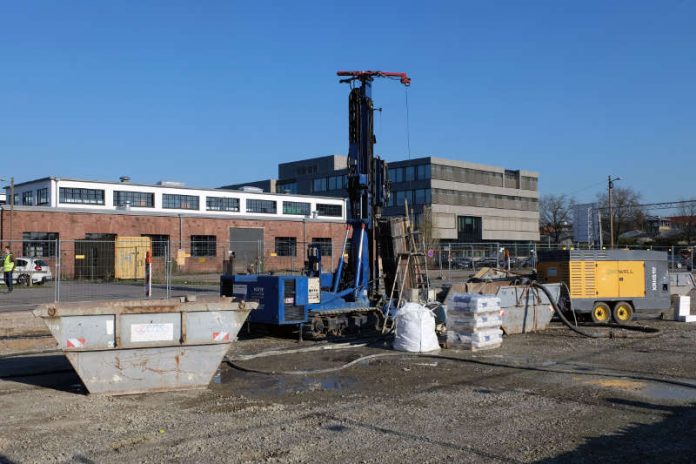 Für die Geothermieanlage des Wachstums- und Festigungszentrums werden im Kreativpark Alter Schlachthof Erdbohrungen durchgeführt. (Foto: Karlsruher Fächer GmbH)