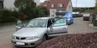 Die Verfolgungsfahrt endete an einem Schotterhaufen