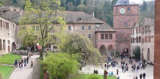 Der Schlosshof im Frühling. (Foto: Staatliche Schlösser und Gärten Baden-Württemberg, Mike Niederauer)