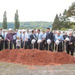 v.l.: Waßner, Mitarbeiter der Firma F.K. Horn, Brauer mit Junior, Rüttger, Berberich, Rahmseger, Raffel, Meister Hintergrund: Mitglieder Feuerwehr Hettenleidelheim/Wattenheim (Foto: Feuerwehr)