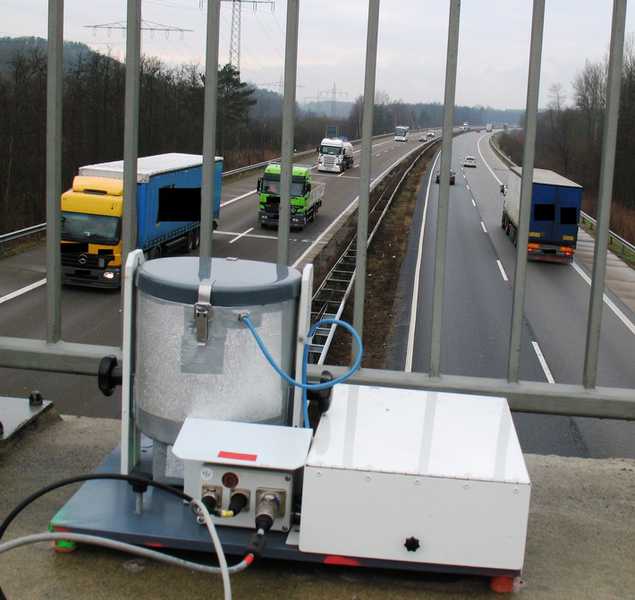 Abstandskontrolle auf der Autobahn