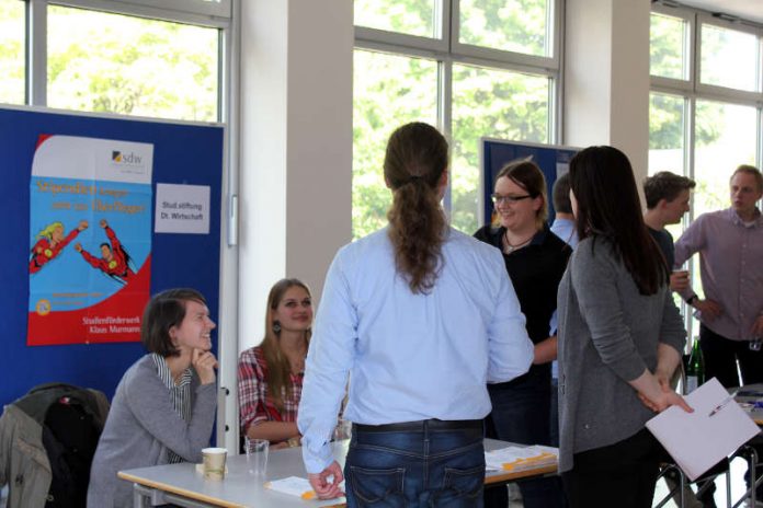 Die Hochschule Ludwigshafen am Rhein veranstaltete in Kooperation mit der Initiative ArbeiterKind.de zum fünften Mal einen „Tag des Stipendiums“ auf dem Campus in der Ernst- Boehe-Straße 4 (Foto: Hochschule Ludwigshafen)