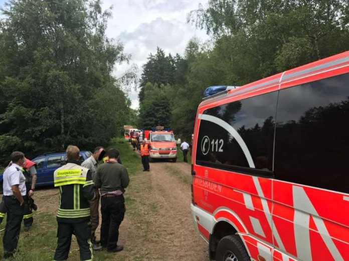 Nach mehreren Stunden konnte die Suche im Adamstal erfolgreich zu Ende gebracht werden. Die Person konnte ohne größere Blessuren aufgefunden werden. (Foto: Feuerwehr Wiesbaden)