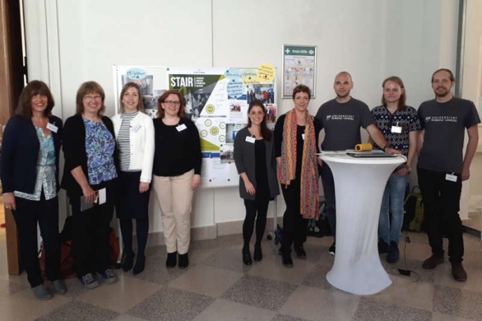 Gruppenbild der Projektverantwortlichen von STAIR bei der Abschlussveranstaltung in Berlin: Im Rahmen der Initiative kooperierte die Wirtschaftsförderung Bergstraße mit den Hochschulen Worms und Ludwigshafen am Rhein sowie mit der Universität Koblenz-Landau. Ziel der Zusammenarbeit war es, internationale Studierende in den regionalen Arbeitsmarkt zu integrieren.   (Foto: extern)