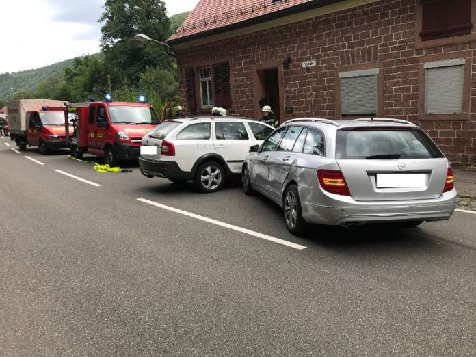 4 Personen wurden verletzt (Foto: Presseteam der Feuerwehr VG Lambrecht)