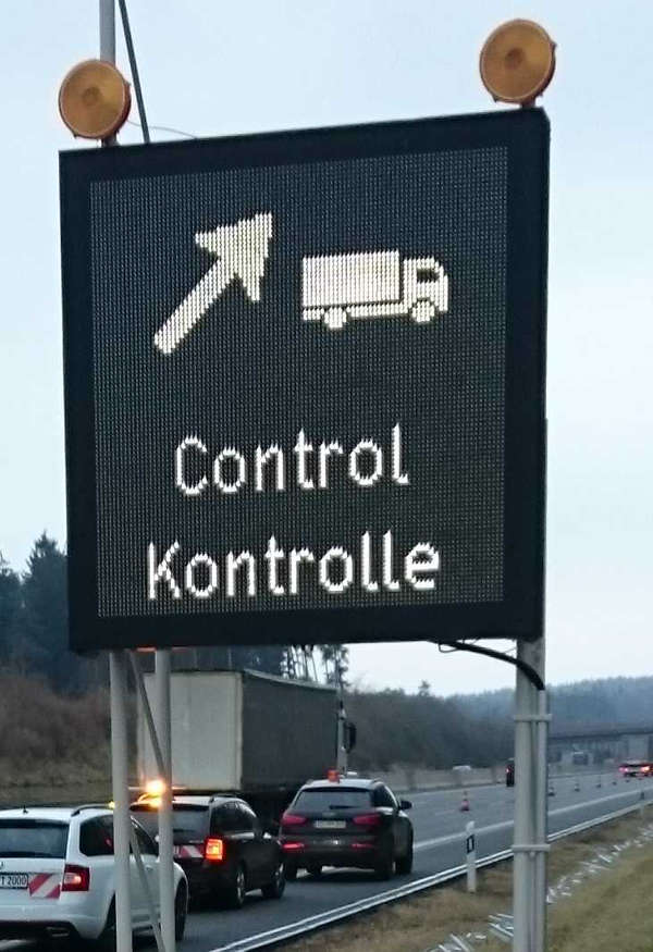 Abbildung LED-Ausleittafel mit allgemeingültigem Fahrzeugsymbol für LKW (Foto: BAG)