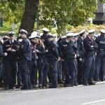 Polizisten (Foto: Helmut Dell)