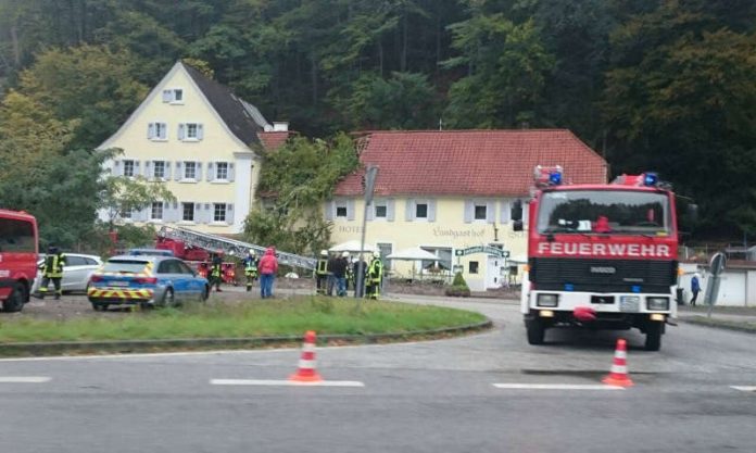 Der beschädigte Landgasthof (Foto: Michael Mayer)