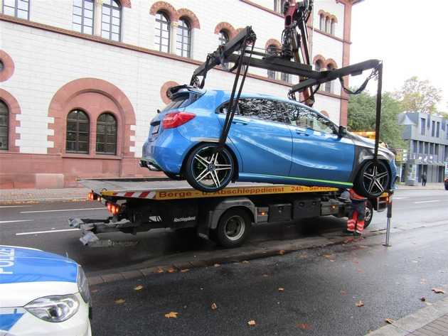 Die Polizei kontrollierte am Sonntag in der Innenstadt frisierte Autos.