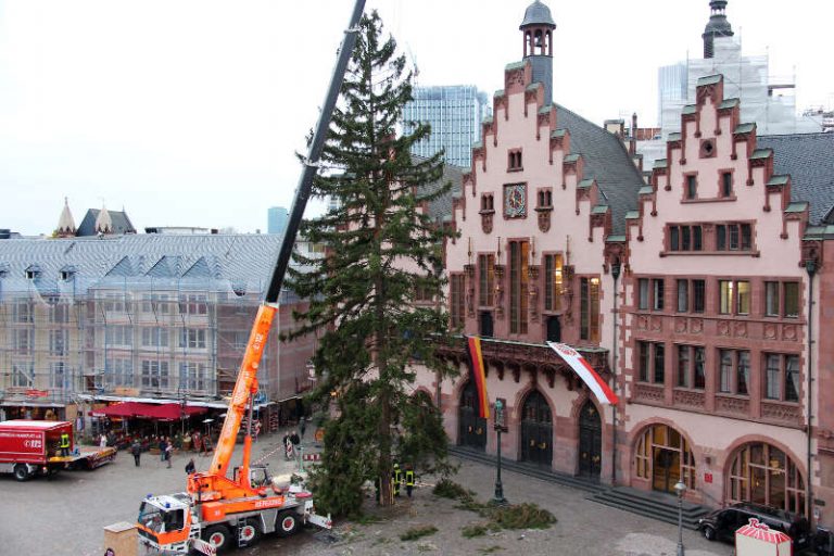 Frankfurt Weihnachtsbote auf dem Römerberg eingetroffen Metropolnews