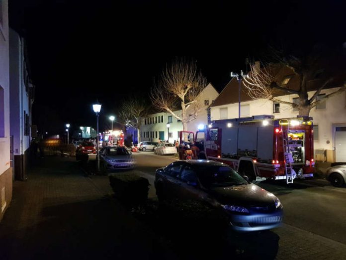 Die Feuerwehr wurde zu einem Zimmerbrand in der Bahnhofstraße gerufen (Foto: Feuerwehr Weingarten)