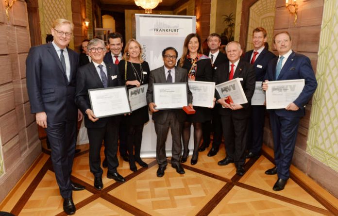 Abend der internationalen Wirtschaft: Markus Frank, Nader Maleki, Oliver Schwebel, Barbara von Stechow, Debjit D. Chaudhuri, Banu Ejder Özcan, Bernd Meist, Reginald Dumont du Voitel, Frank Zachmann, Wladimir P. Matwejew (Foto: Wirtschaftsförderung Frankfurt)