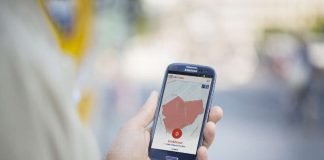 KATWARN-Warnung auf Smartphone (Foto: Matthias Heyde/ Fraunhofer FOKUS)