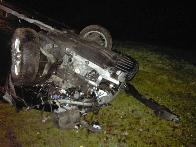 Gegen 6.45 Uhr krachte eine Autofahrerin am Dienstagmorgen gegen einen Baum in der Brandenburger Straße