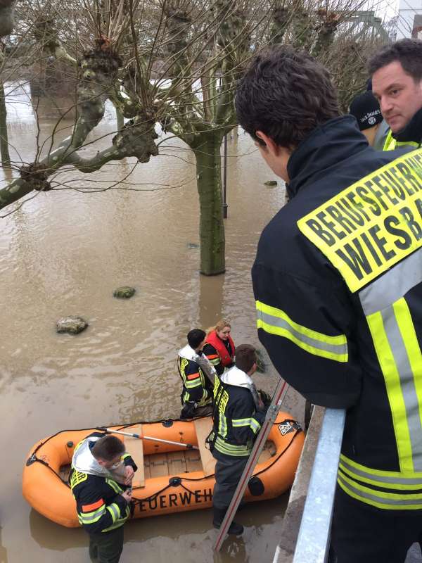 Einsatz Kostheim Hauptstraße/Mainufer (Foto: Feuerwehr Wiesbaden)