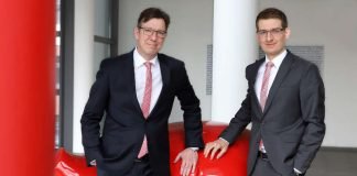 Die beiden neuen Abteilungsdirektoren sind verantwortlich für die umfassende Beratung der Privatkunden – Andreas Grell (links) in allen Geschäftsstellen, Stefan Langer im Private Banking. (Foto: Sparkasse Südliche Weinstraße)