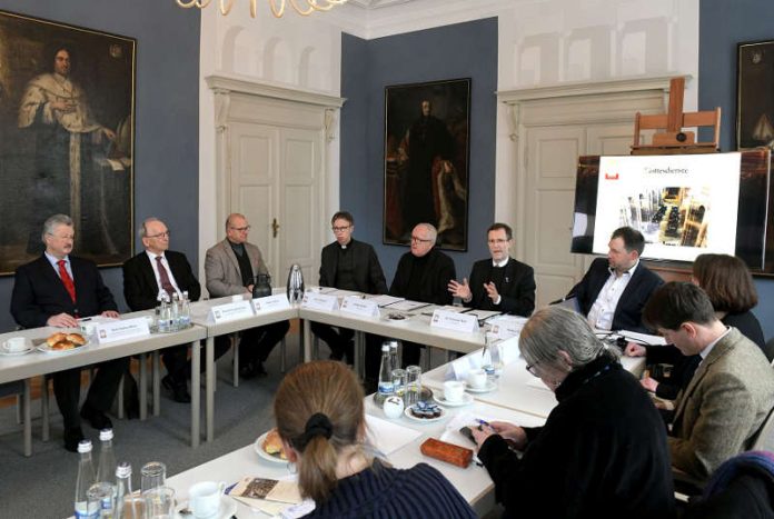 Mediengespräch „Der Dom zu Speyer 2018“, Domdekan Dr. Christoph Kohl erläutert die verschiedenen Gottesdienstformate © Domkapitel Speyer (Foto: Klaus Landry)