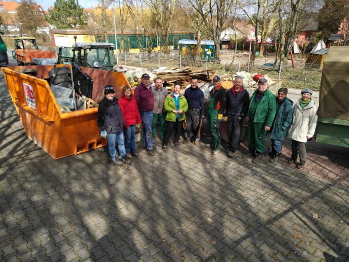 Die Helfer des diesjährigen „Dreck-weg-Tags“ in Schornsheim (Foto: Ortsgemeinde Schornsheim, Ortsbürgermeister Heiko Schmittbetz)