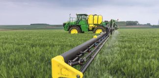 Carbongestänge, Spritze (Foto: 2016 Deere & Company)